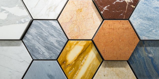 La gamme de marbre présentée en nid d'abeille